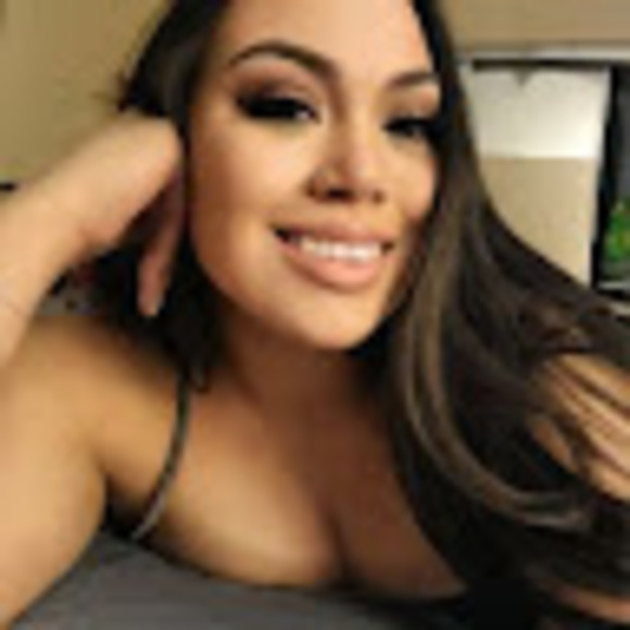 Meet your Posher, Michelle - Picture 1 of 1